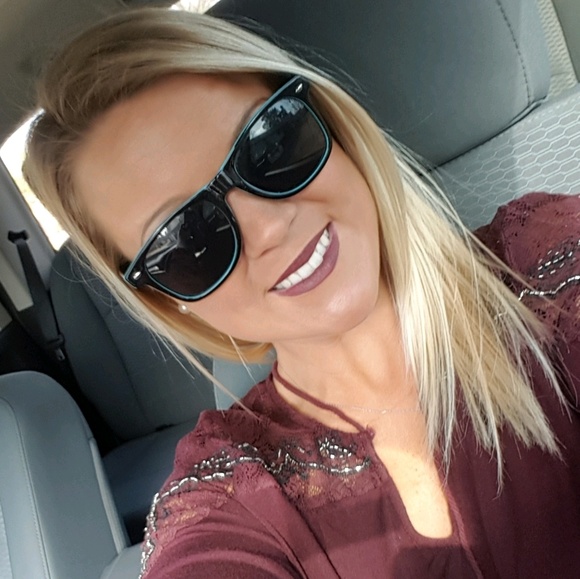 Meet your Posher, Amanda - Picture 1 of 1